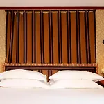Hotel Du Bourg Tibourg 4*