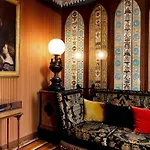 Du Bourg Tibourg Hotel 4*