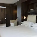 Hotel Du Bourg Tibourg 4*