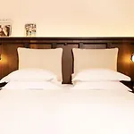 Hotel Du Bourg Tibourg 4*