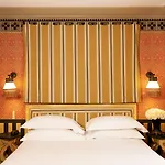 Du Bourg Tibourg 4* Paris