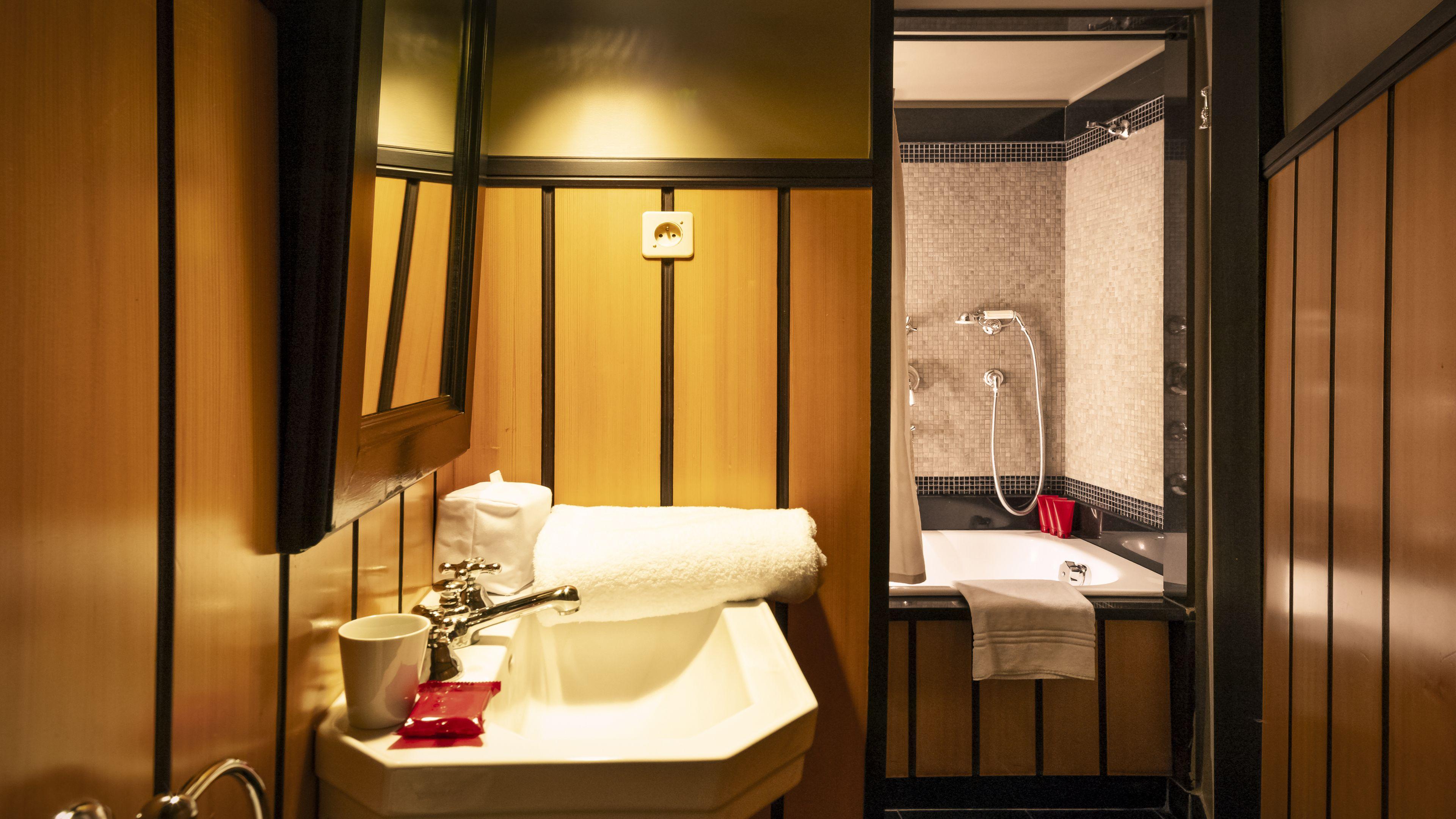 Hotel Du Bourg Tibourg